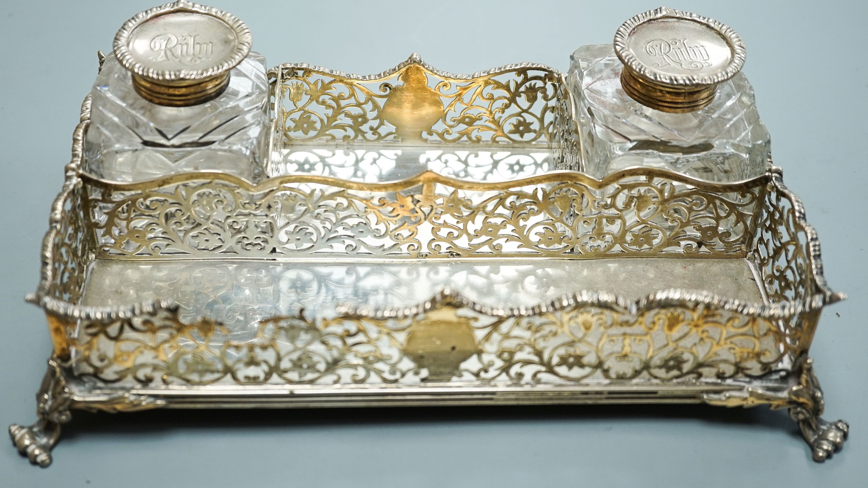 A late Victorian pierced silver twin inkstand, with two mounted glass inkwells, (a.f.), London, 1884, 25.3cm, 18.5oz.